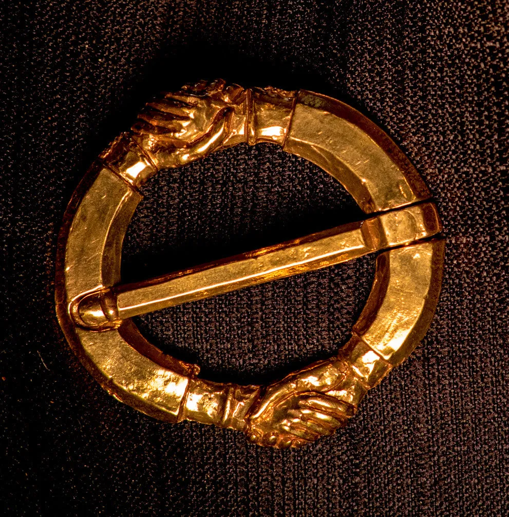 Hands Annular Brooch - Z-34