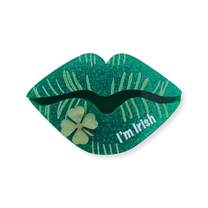 Irish kiss 🍀 💋- brooch
