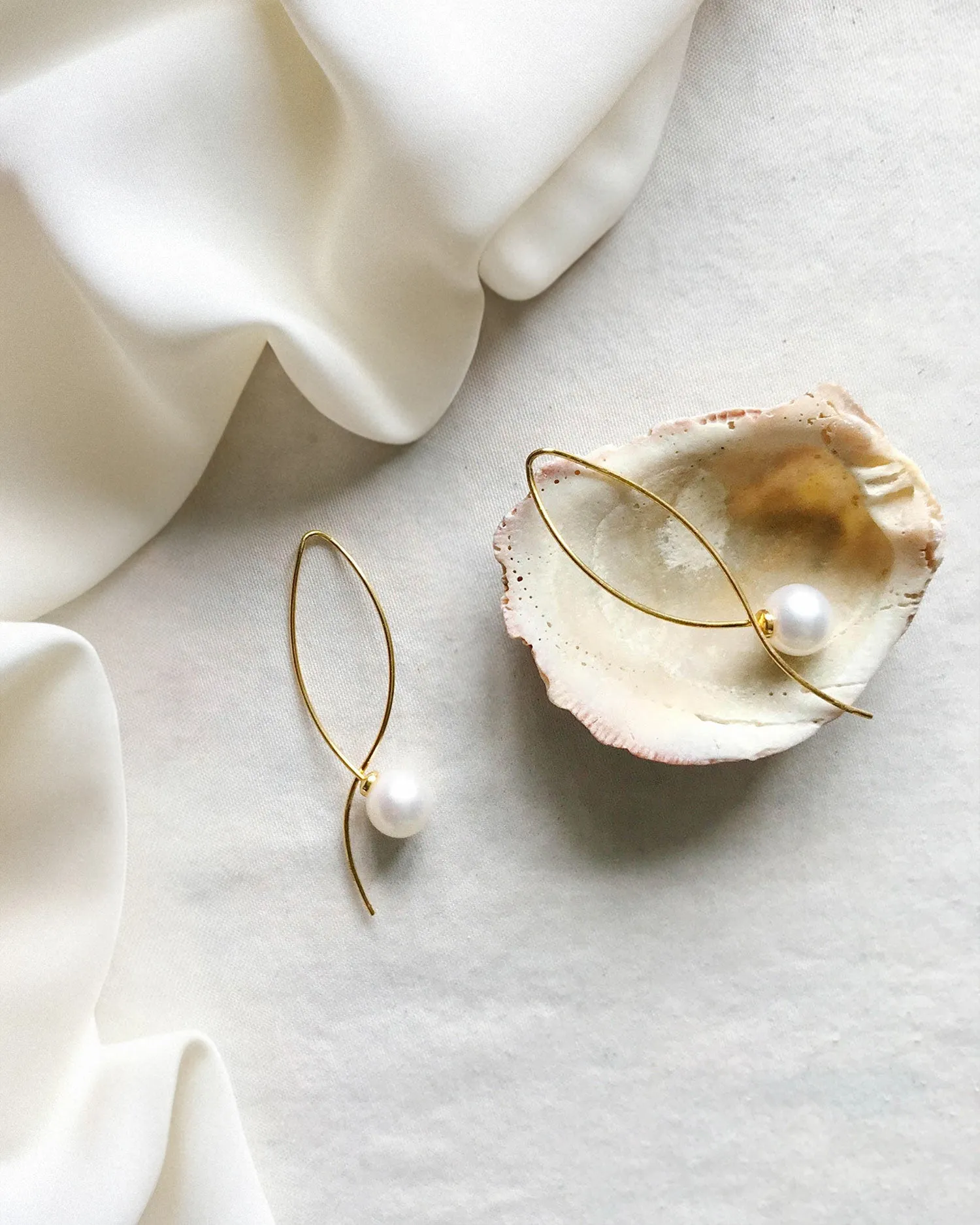 Le Pearl earrings gold