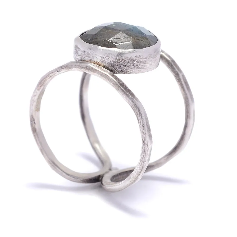 Twilight Whispers Labradorite Split Ring